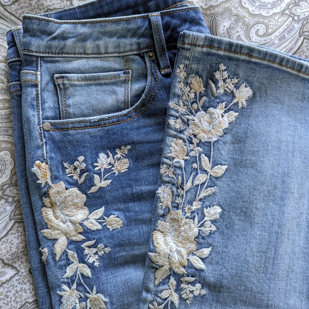 Like New DRIFTWOOD Embroidered Kelly Bootcut Jeans sz 29